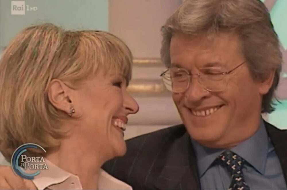 Loretta Goggi (75) e Gianni Brezza, deceduto nel 2011 a causa di una complicanza tumorale. I due si sono conosciuti nel 1979 durante la prima edizione del programma televisivo Fantastico. Nonostante l'inizio burrascoso, sono rimasti insieme per oltre 30 anni.