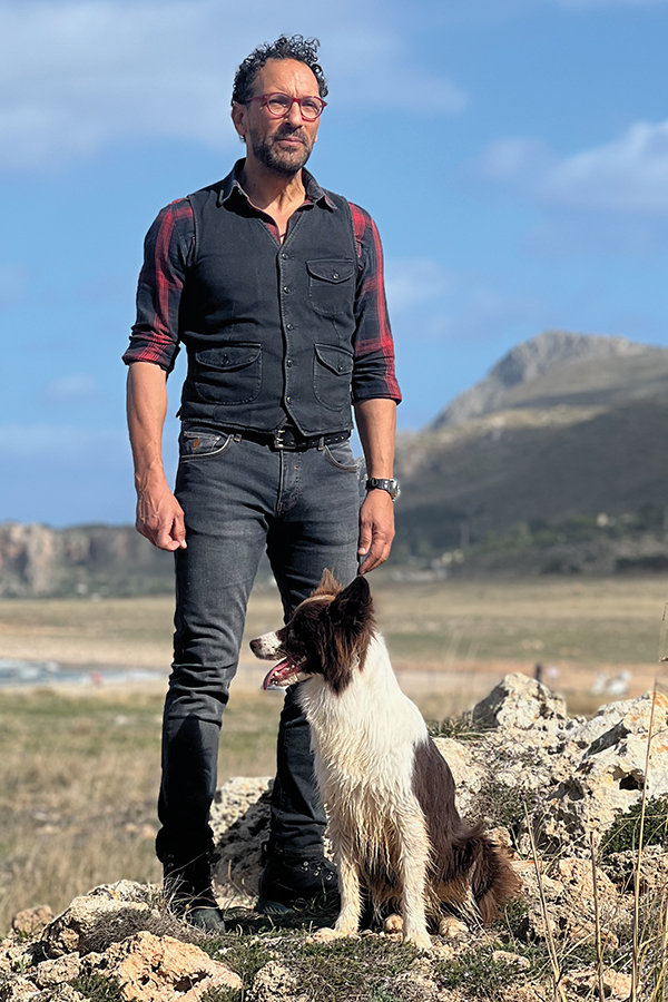 Federico Quaranta (56 anni), nato a Genova il 27 marzo 1969, è un conduttore, un autore televisivo e un conduttore radiofonico. È al timone de "Il Provinciale" dal 2020.