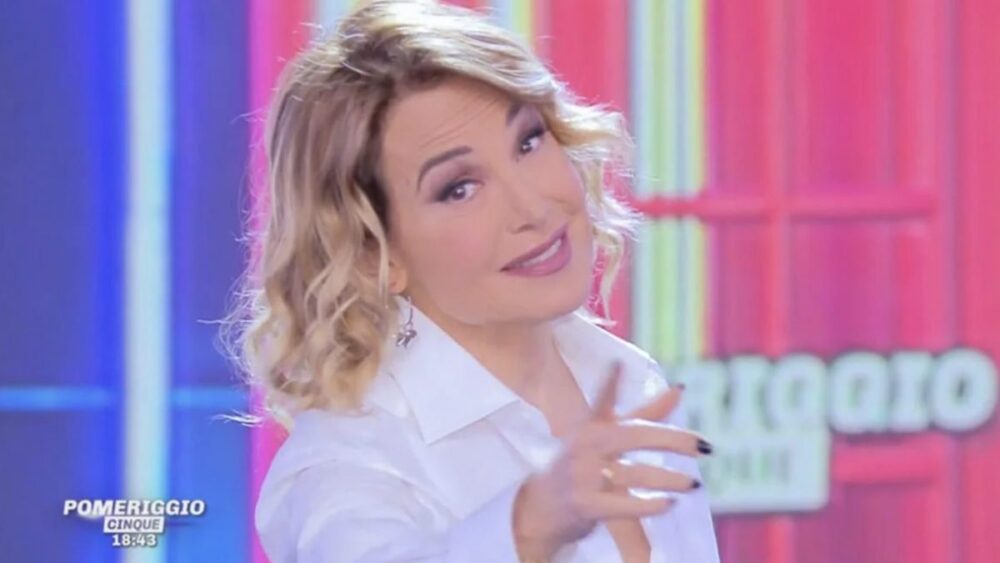 Barbara d’Urso tira fuori dal cilindro una denuncia "col cuore" contro Mediaset