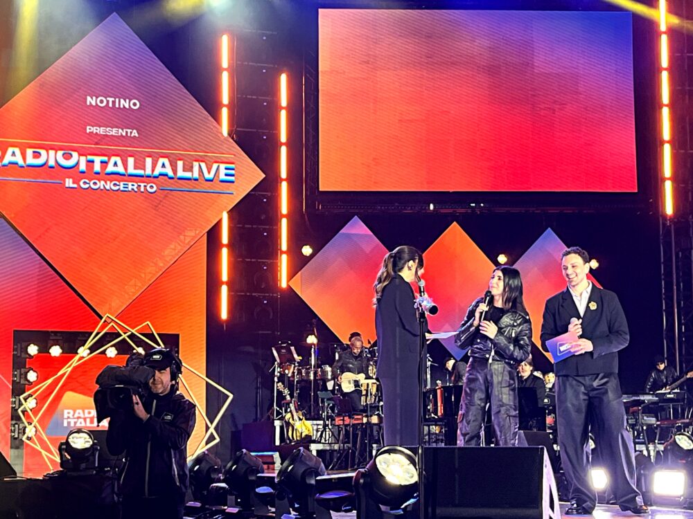 "Radio Italia Live 2026" conquista Milano: 20mila persone in Piazza Duomo nonostante la pioggia 1 Giorgia (55)