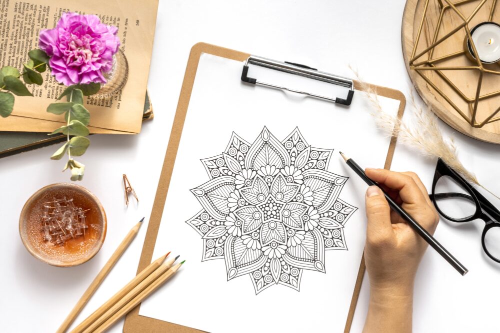 Colorare i mandala è una forma di meditazione attiva Colorare i mandala è una forma di meditazione attiva