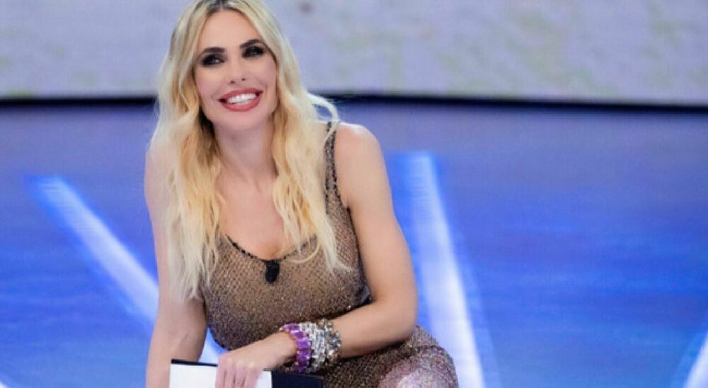 Ilary Blasi (44): la sua è una conduzione spontanea e genuina.