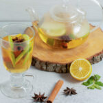 Tisane fredde per l'estate: idratazione e benessere in una caraffa