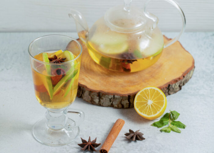 Tisane fredde per l'estate: idratazione e benessere in una caraffa