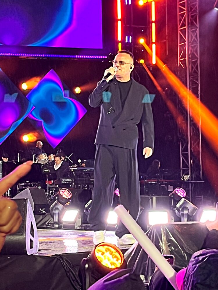 "Radio Italia Live 2026" conquista Milano: 20mila persone in Piazza Duomo nonostante la pioggia 4 Gigi D'Alessio (59)
