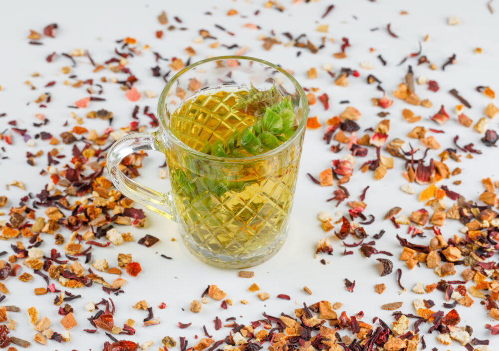 Tisane fredde per l'estate: idratazione e benessere in una caraffa 1 Tisane fredde per l'estate: idratazione e benessere in una caraffa
