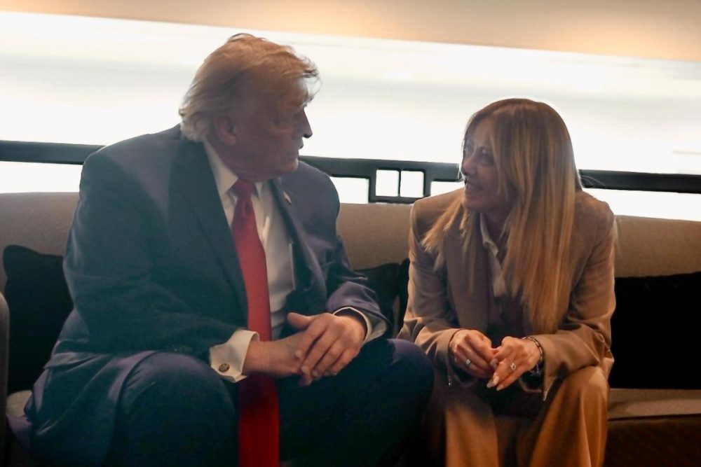 “Chiedeva una foto con me, mi fa pena”: Trump deride Meloni e gela l’Italia “Chiedeva una foto con me, mi fa pena”: Trump deride Meloni e gela l’Italia