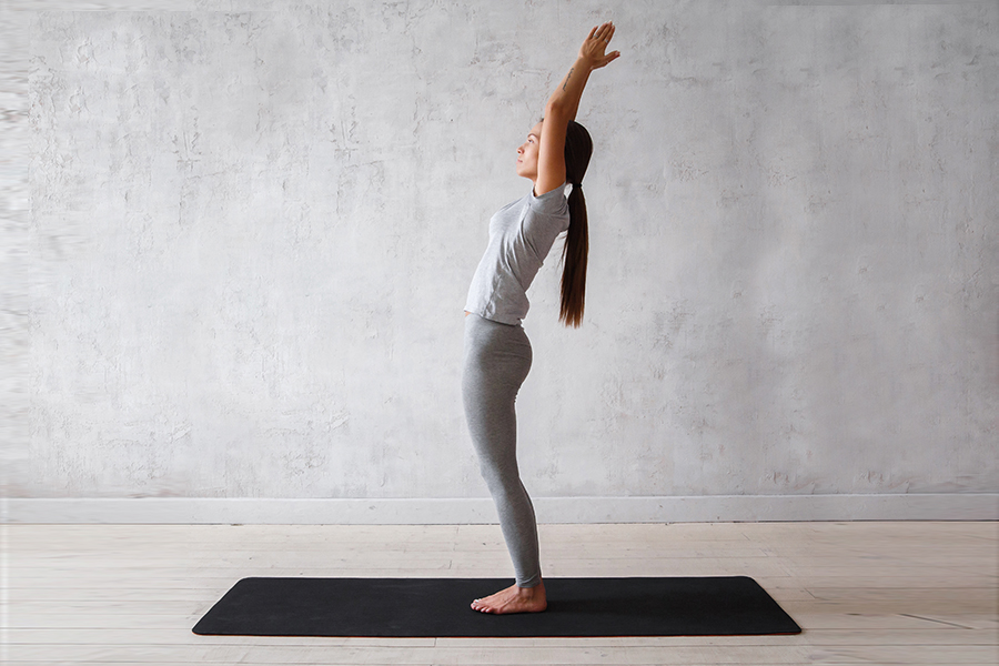 Saluto al Sole: la pratica yoga di 5 minuti che riempie di energia 2 Saluto al Sole: la pratica yoga di 5 minuti che riempie di energia
