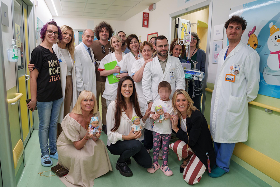 Angelica Massera: «I ragazzi hanno bisogno di sognare» 2 Angelica Massera (41) è stata la testimonial dell’inaugurazione della sala giochi “Crearium” nel reparto di oncologia pediatrica del Gemelli.