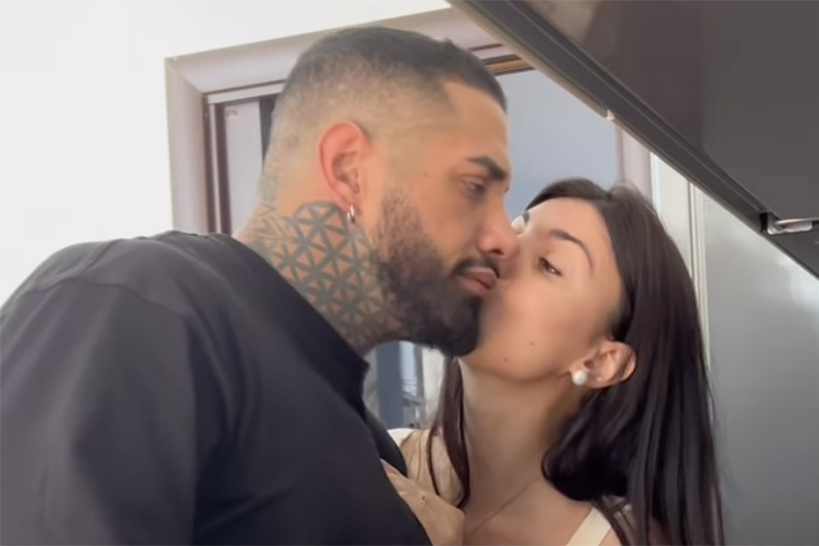 La storia d'amore tra Francesco Chiofalo (37) e Manuela Carriero (37) è iniziata ufficialmente nell'estate del 2024.
