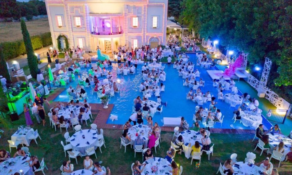 Solo pochissimi posti rimasti per il White Dinner Water Show, la cena più attesa d’Italia White Dinner Water Show