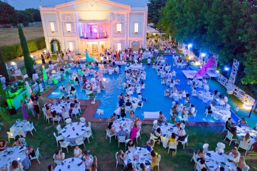 Solo pochissimi posti rimasti per il White Dinner Water Show, la cena più attesa d’Italia White Dinner Water Show