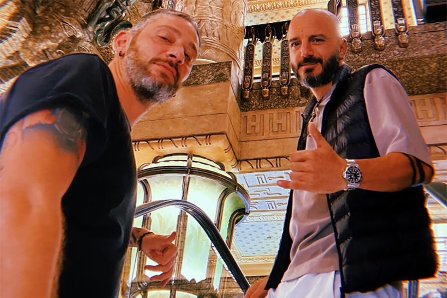 Edoardo Tavassi (41) e Nicolas Vaporidis (44) condividono una profonda e solida amicizia nata davanti alle telecamere durante la loro partecipazione a “L’Isola dei Famosi” nel 2022.