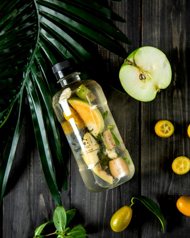 Acqua detox: infusi freddi di frutta e verdura per idratarsi meglio 2 Acqua detox: infusi freddi di frutta e verdura per idratarsi meglio