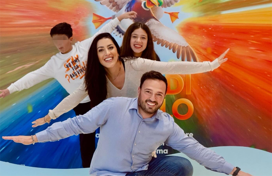 Angelica Massera: «I ragazzi hanno bisogno di sognare» 4 Angelica Massera (40) con il marito Simone e i due figli, Martina e Manuel.
