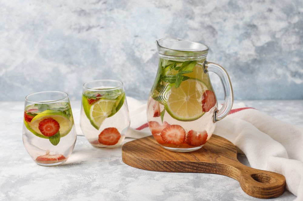 Acqua detox: infusi freddi di frutta e verdura per idratarsi meglio