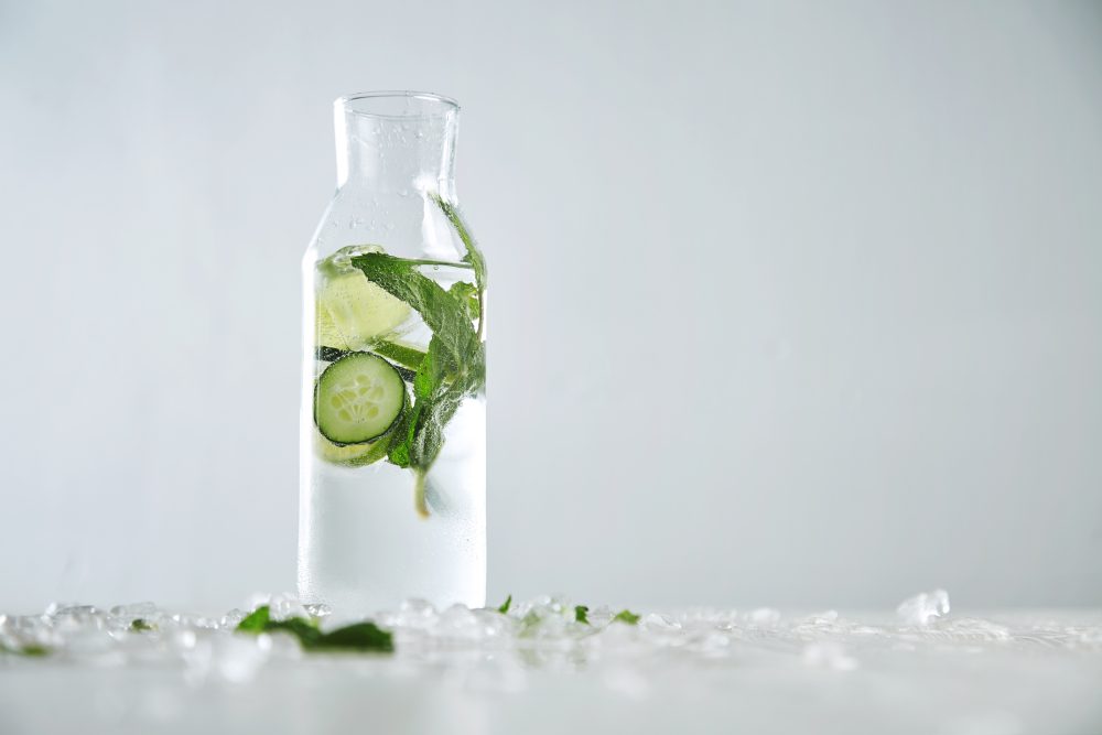 Acqua detox: infusi freddi di frutta e verdura per idratarsi meglio 1 Acqua detox: infusi freddi di frutta e verdura per idratarsi meglio
