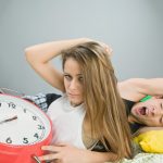 D'estate si dorme meno e peggio: come cambia il ritmo del sonno con il caldo