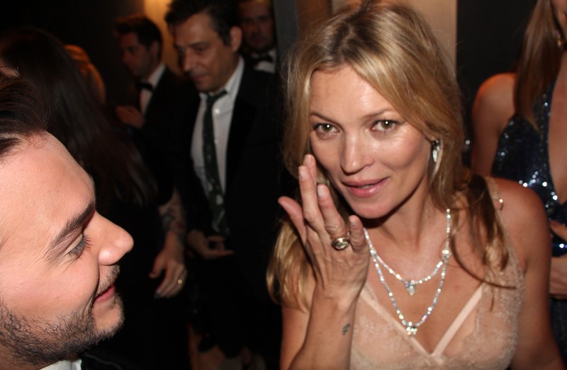 Francesco Renga cacciato da un aereo. I precedenti illustri ad alta quota 3 Kate Moss (52).