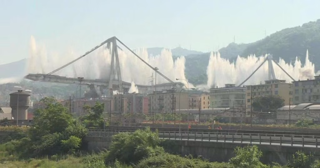 Crollo Ponte Morandi, condanna a 12 anni per l’ex Ad di Autostrade, Giovanni Castellucci