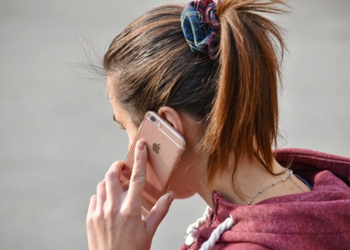 Attenti al silenzio: le telefonate mute preparano la nuova truffa dell'Intelligenza Artificiale