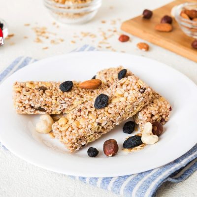 Barrette ai cereali con mandorle e frutta secca Barrette ai cereali con mandorle e frutta secca