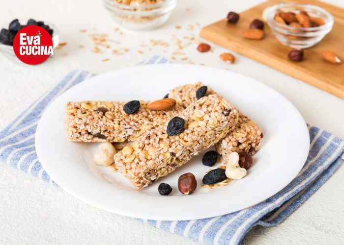 Barrette ai cereali con mandorle e frutta secca Barrette ai cereali con mandorle e frutta secca