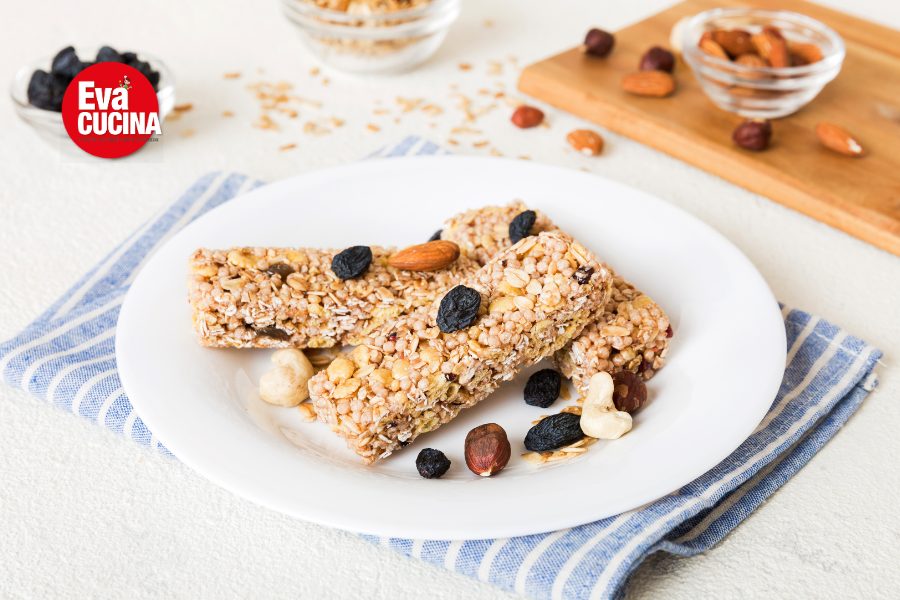 Barrette ai cereali con mandorle e frutta secca Barrette ai cereali con mandorle e frutta secca