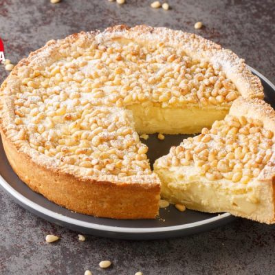 Torta della nonna con crema al limone e pinoli Torta della nonna con crema al limone e pinoli