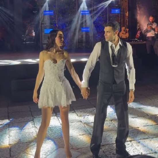 Aurora Ramazzotti ruba la scena a Michelle ed Eros: debutta nella musica e vola a "Ballando con le Stelle" 2 Un romantico passo a due