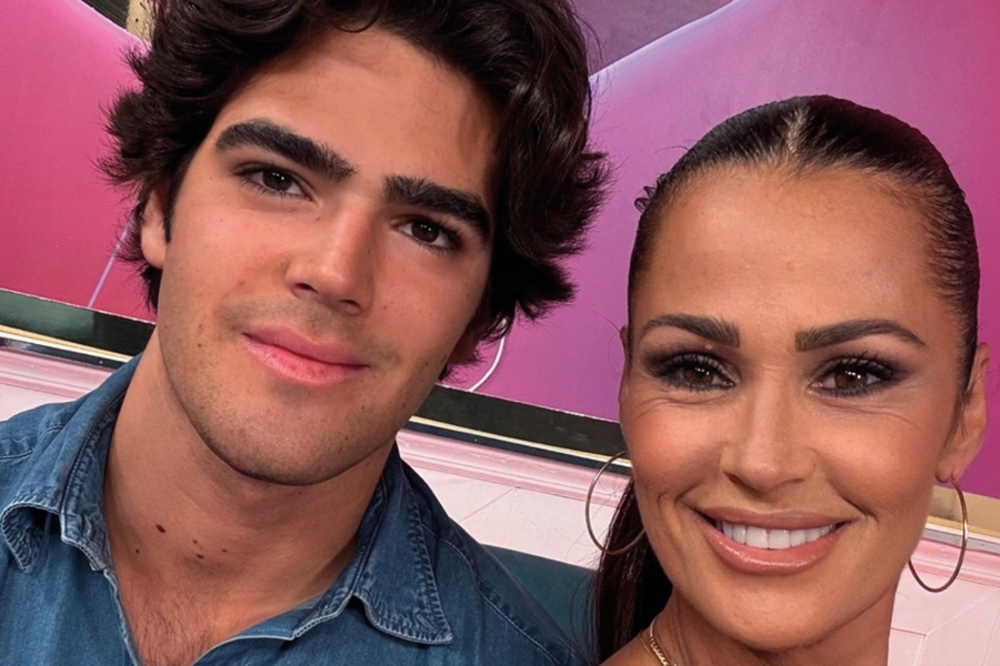 Samantha de Grenet: «Amo un’estate spensierata e leggera, fatta di tuffi e risate» 2 Samantha de Grenet: «Amo un’estate spensierata e leggera, fatta di tuffi e risate»