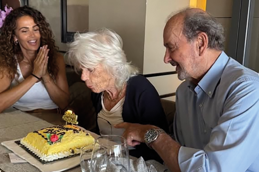 Samantha de Grenet: «Amo un’estate spensierata e leggera, fatta di tuffi e risate» 1 Samantha de Grenet: «Amo un’estate spensierata e leggera, fatta di tuffi e risate»