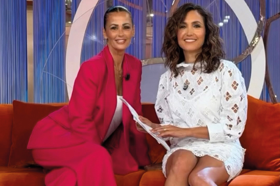 Samantha de Grenet: «Amo un’estate spensierata e leggera, fatta di tuffi e risate» 4 Samantha de Grenet: «Amo un’estate spensierata e leggera, fatta di tuffi e risate»