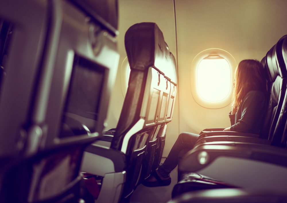 Volare senza schermi né cuffie: ecco la tendenza che trasforma il viaggio in meditazione Volare senza schermi né cuffie: ecco la tendenza che trasforma il viaggio in meditazione
