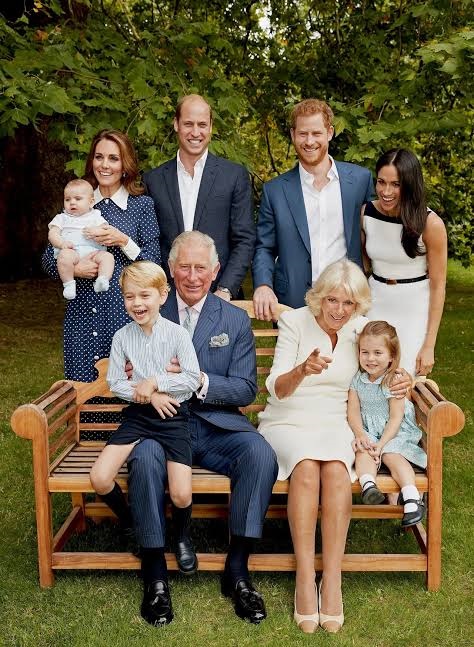 Harry, Meghan, Archie e Lilibet riabbracciano Re Carlo: è l'inizio della pace nella Royal Family?