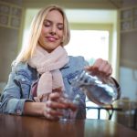 Bere meno senza smettere del tutto: la nuova tendenza che sta cambiando il rapporto con l'alcol