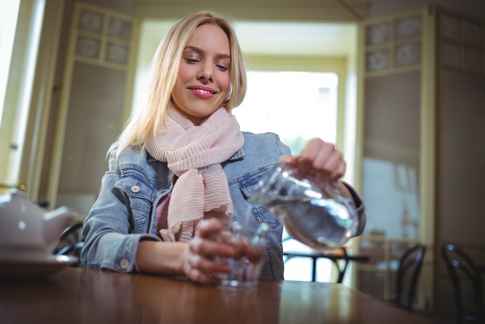 Bere meno senza smettere del tutto: la nuova tendenza che sta cambiando il rapporto con l'alcol