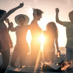 Jet lag sociale: perché d'estate dormiamo peggio e come ritrovare il ritmo