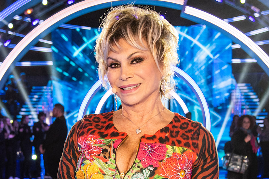 Carmen Russo: «Il segreto del mio matrimonio con Enzo? Punzecchiarci sempre!» 2 Carmen Russo: «Il segreto del mio matrimonio con Enzo? Punzecchiarci sempre!»