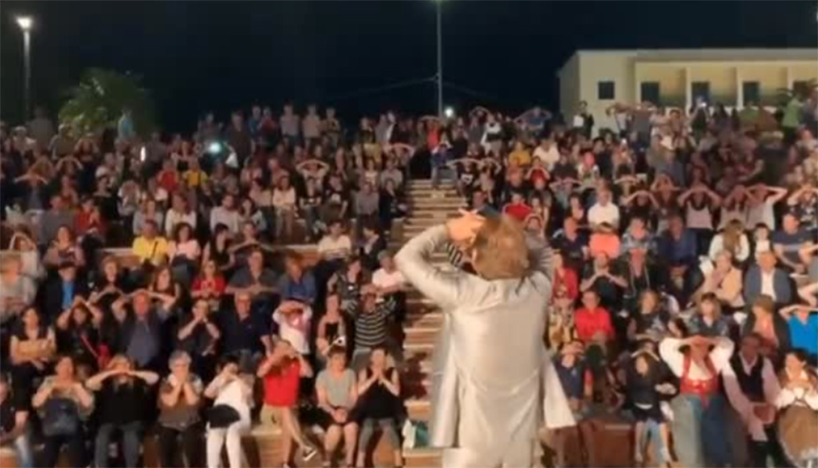 Giucas Casella: «Voglio tornare a “L’Isola dei Famosi”» 3 Giucas Casella: «Voglio tornare a “L’Isola dei Famosi”»