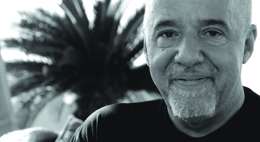 Paulo Coelho il 24 agosto compie 79 anni e le sue citazioni fanno sempre riflettere