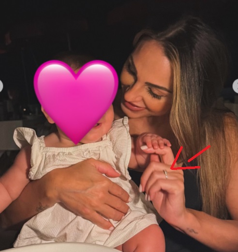 Anna Tatangelo si sposa? Spunta l'anello e si accende il gossip su Giacomo Buttaroni