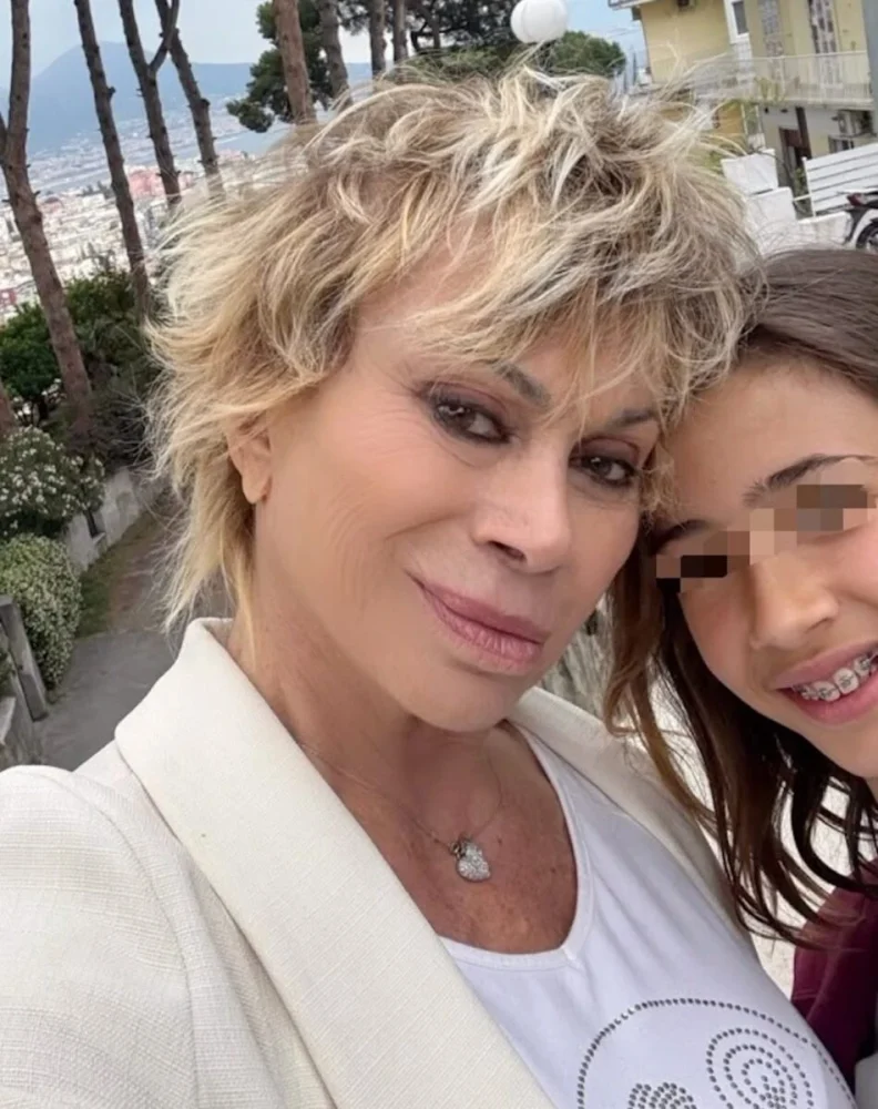 Carmen Russo: «Il segreto del mio matrimonio con Enzo? Punzecchiarci sempre!»