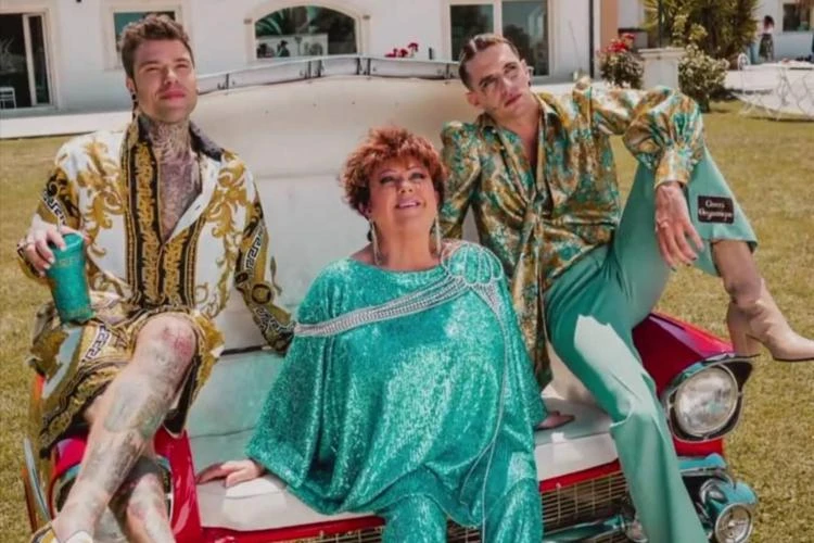 Quando l'hip-hop incontra la storia della musica italiana: Fedez (36), Achille Lauro (36) e Orietta Berti (83) insieme nel video cult di "Mille".