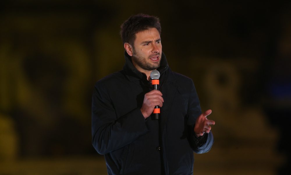 Alessandro Di Battista ricoverato a Cuba, è in gravi condizioni