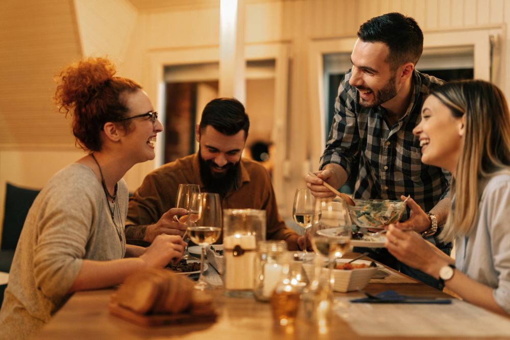 Cene con sconosciuti: la nuova amicizia si fa a tavola 2 Cene con sconosciuti: la nuova amicizia si fa a tavola