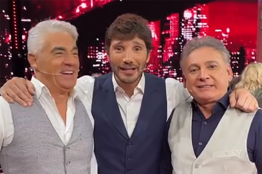 Francesco Paolantoni (70), Biagio Izzo (63) e Stefano De Martino (36) condividono un legame fraterno che va ben oltre la semplice collaborazione professionale, tanto da definirsi pubblicamente come una vera e propria "famiglia napoletana".