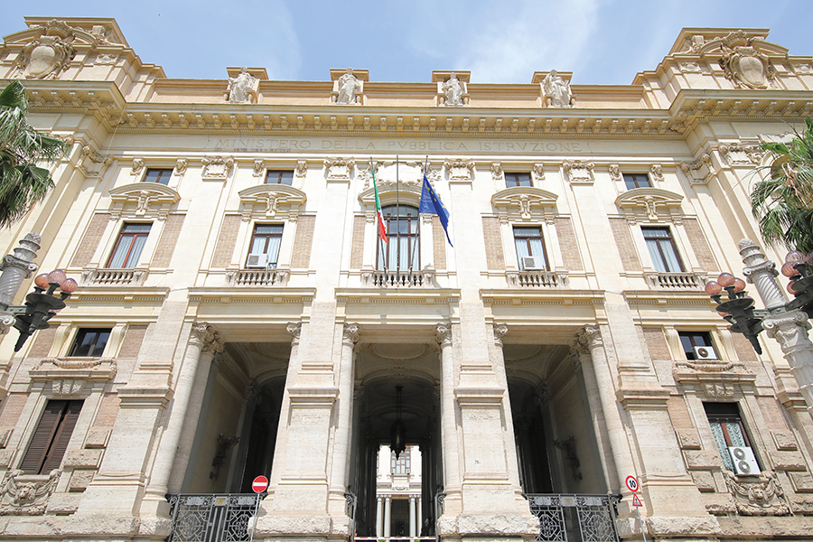 La scuola delle macerie: il paradosso dei fondi PNRR per l’istruzione 2 La scuola delle macerie: il paradosso dei fondi PNRR per l’istruzione
