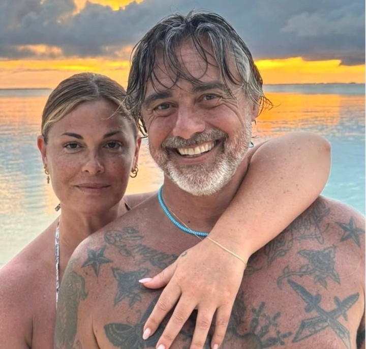 Vanessa Incontrada e Rossano Laurini sposi: il sì romantico nel cuore del Chianti 1 Il legame tra Vanessa Incontrada (47) e Rossano Laurini (56) è iniziato nel 2007. La loro relazione ha vissuto un momento di profonda crisi a partire dal 2020, sfociata in una separazione durata un paio d'anni.