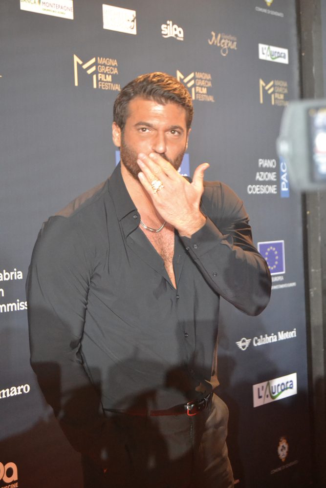 Can Yaman: «L’amore del pubblico è stata l’emozione più grande per me» 7 Can Yaman: «L’amore del pubblico è stata l’emozione più grande per me»